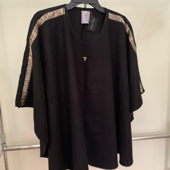 Poncho - Picture 3 of 3